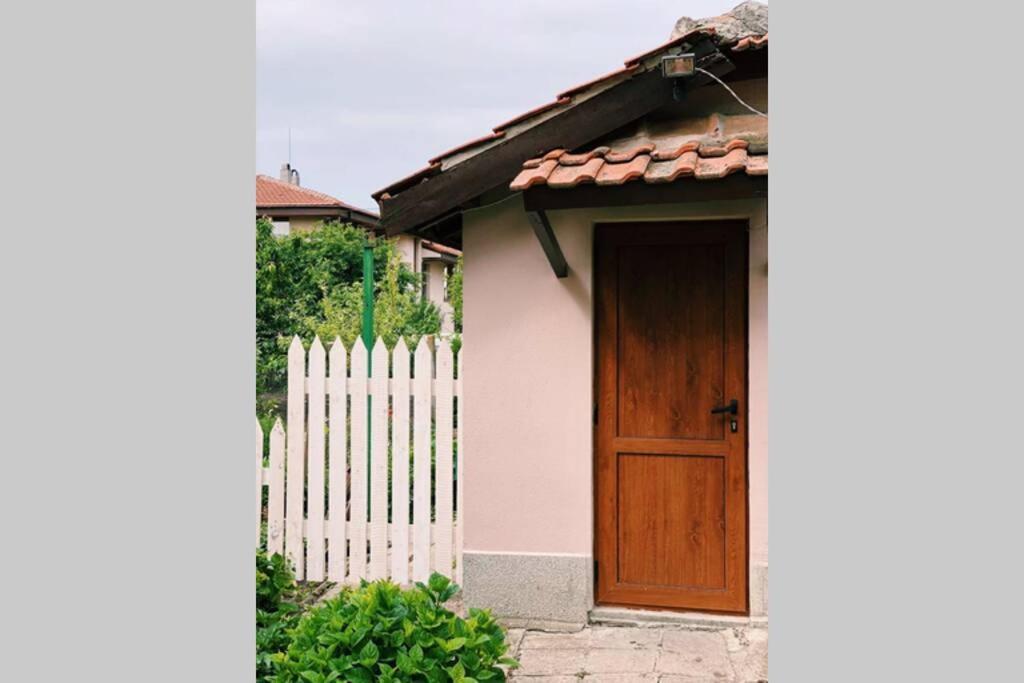 Cute Little House With A White Picket Fence Villa Бургас Екстериор снимка
