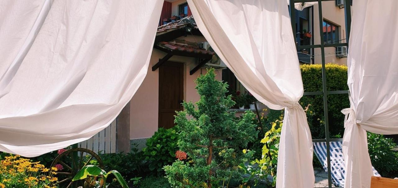 Cute Little House With A White Picket Fence Villa Бургас Екстериор снимка